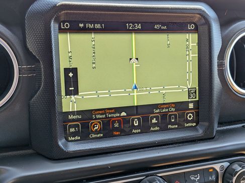 Used 2022 Jeep Wrangler Unlimited Sahara w/ Cold Weather Group AWD/4WD image 22