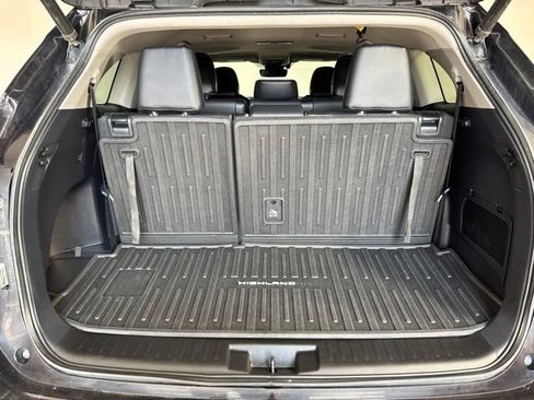 Used 2021 Toyota Highlander XLE AWD/4WD image 22