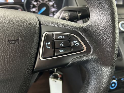 Used 2018 Ford Focus SE FWD image 13