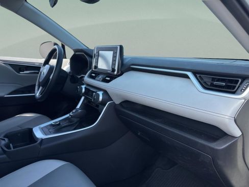 Used 2022 Toyota RAV4 XLE Premium image 36