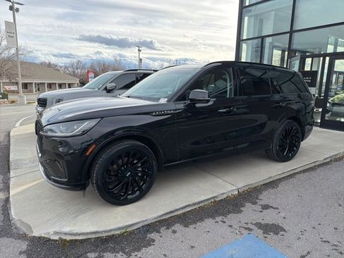 Used 2025 Lincoln Aviator Reserve w/ Equipment Group 201A image 2