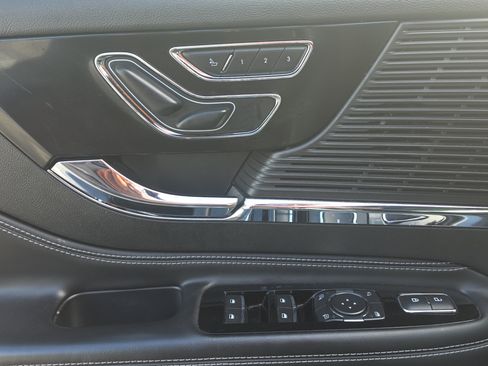 Used 2022 Lincoln Corsair AWD w/ Premium Package image 10