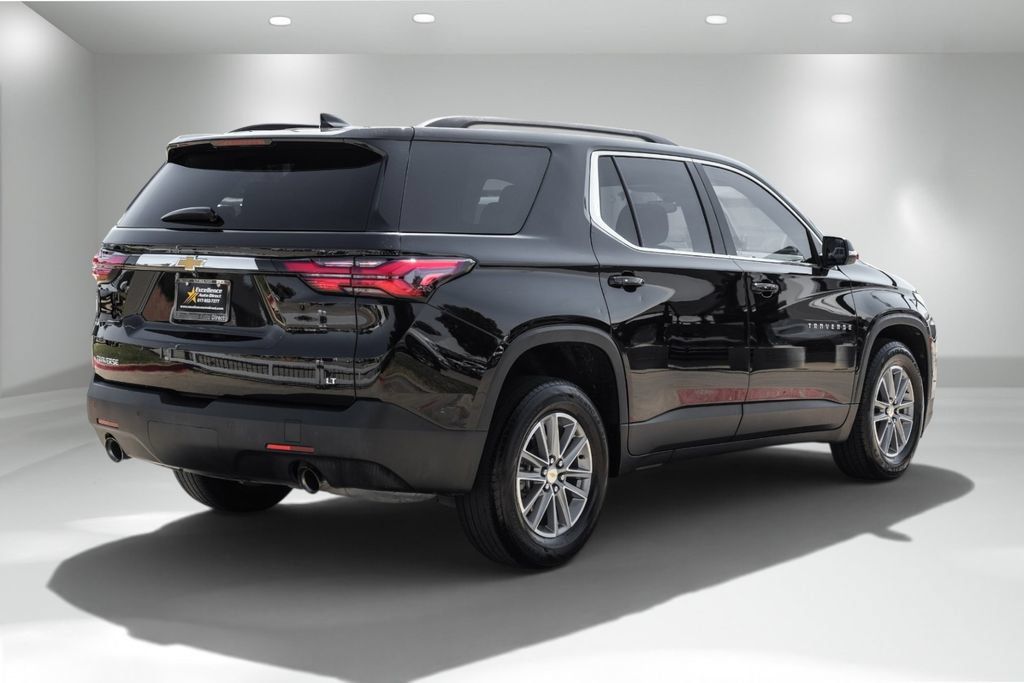 Used 2022 Chevrolet Traverse LT FWD image 6