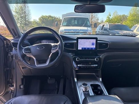 Used 2022 Ford Explorer Limited w/ Equipment Group 301A image 11