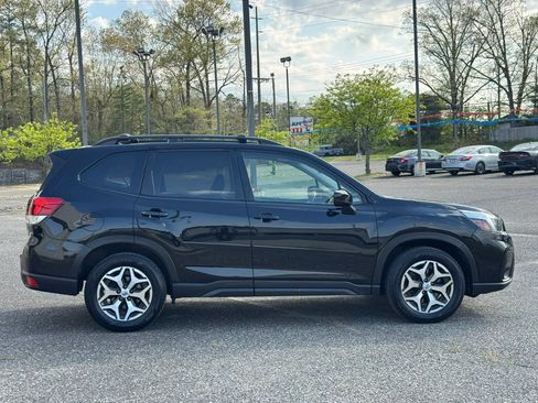 Used 2019 Subaru Forester Premium AWD/4WD image 6
