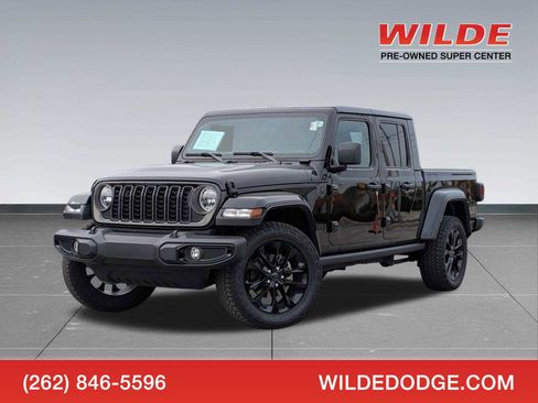 Used 2024 Jeep Gladiator Sport image 1