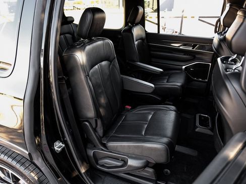 Used 2022 Jeep Wagoneer Series III w/ Premium Group I image 45