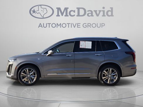 Used 2022 Cadillac XT6 Premium Luxury FWD image 2