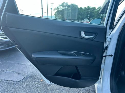 Used 2018 Kia Optima LX w/ 17" Alloy Wheels Package FWD image 12