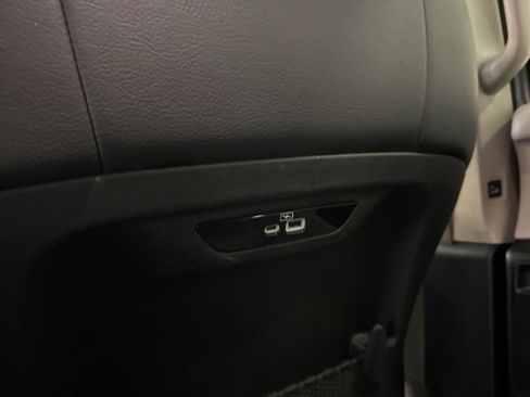 Used 2021 Chrysler Pacifica Touring-L image 29