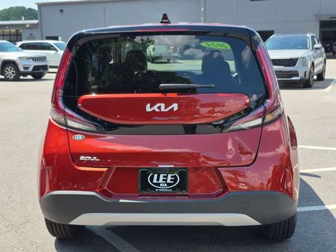 Used 2024 Kia Soul LX w/ Option Group 015 FWD image 4