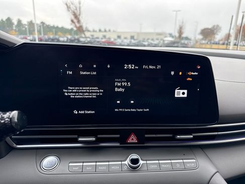 Used 2024 Hyundai Elantra SEL w/ Convenience Package image 23