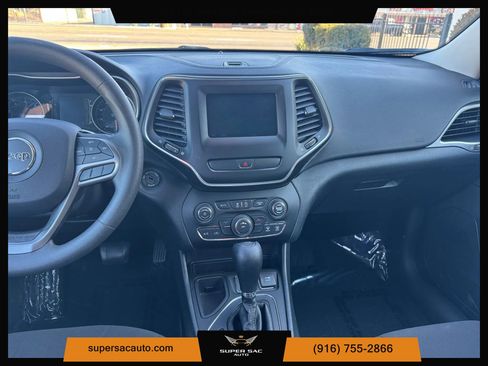Used 2020 Jeep Cherokee Latitude FWD image 22
