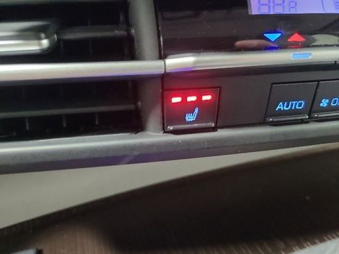 Certified 2021 Toyota Sienna XLE FWD image 34