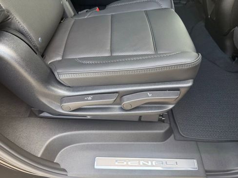 Used 2025 GMC Yukon XL Denali w/ Sun & Power Step Package image 21