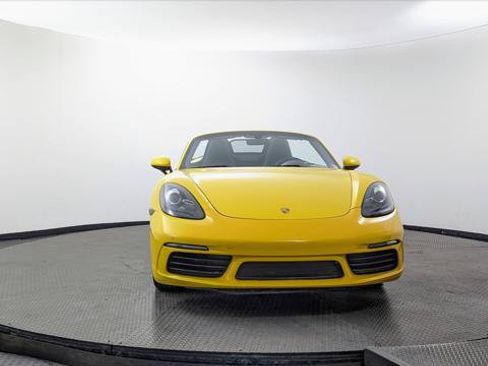 Used 2018 Porsche 718 Boxster RWD image 12