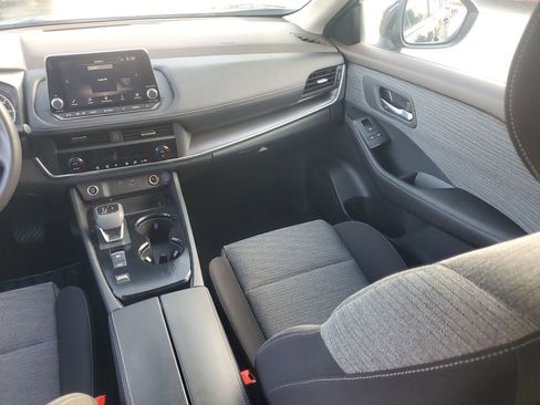 Used 2023 Nissan Rogue SV image 18