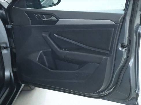 Used 2019 Volkswagen Jetta SE FWD image 32