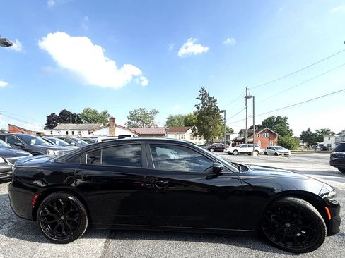 Used 2015 Dodge Charger SXT RWD image 6