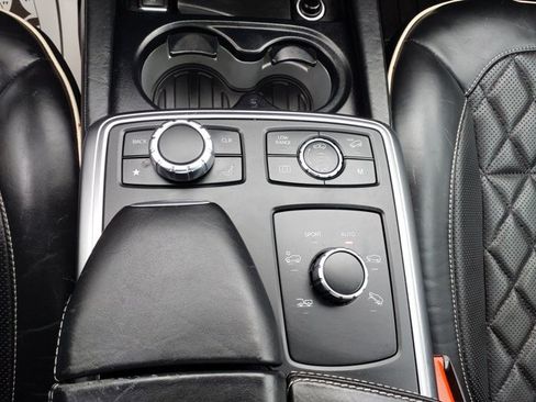 Used 2016 Mercedes-Benz GL 550 4MATIC image 28