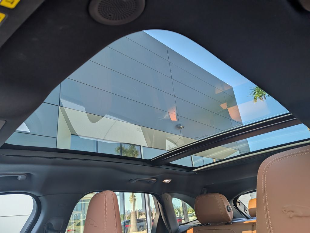 Certified 2026 Jaguar F-PACE R-Dynamic S AWD/4WD image 21