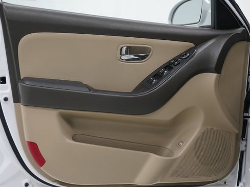 Used 2010 Hyundai Elantra GLS image 13