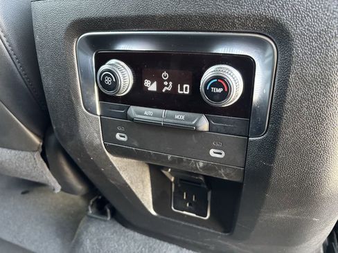 Used 2024 GMC Yukon SLT image 25