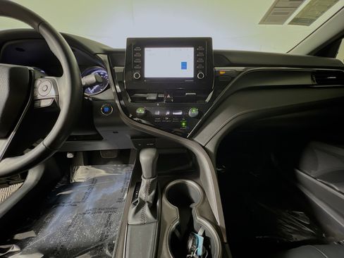 Used 2021 Toyota Camry SE w/ Convenience Package FWD image 25