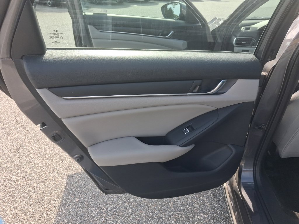 Used 2018 Honda Accord EX image 23