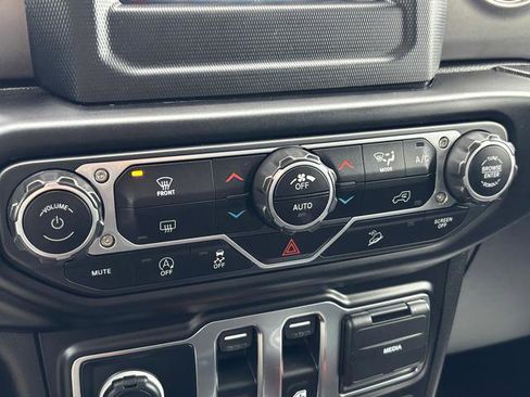 Used 2021 Jeep Wrangler Sport image 28