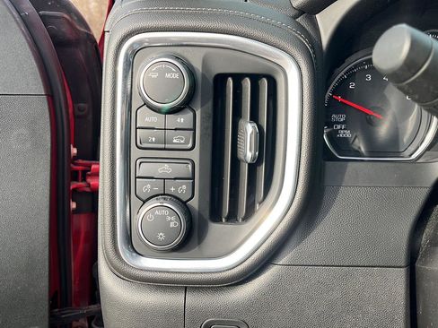 Used 2021 Chevrolet Silverado 1500 LT image 12