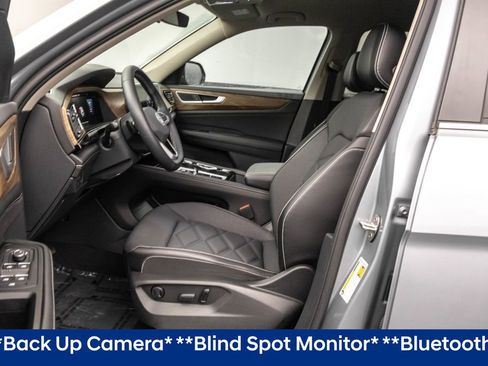 Used 2024 Volkswagen Atlas SE image 6