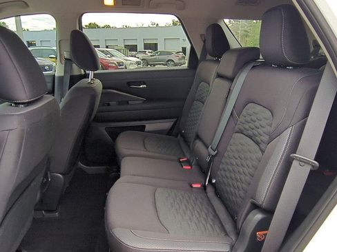 Certified 2022 Nissan Pathfinder SV image 14