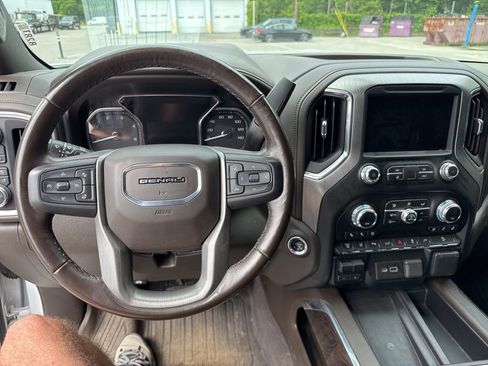 Used 2023 GMC Sierra 2500 Denali w/ Technology Package AWD/4WD image 5