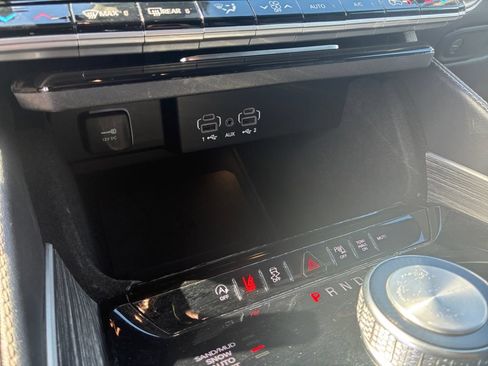 Used 2024 Jeep Wagoneer L Series II w/ Flexible Seating Group AWD/4WD image 26