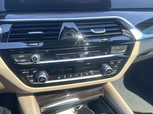 Used 2019 BMW 530i xDrive w/ Convenience Package AWD/4WD image 23