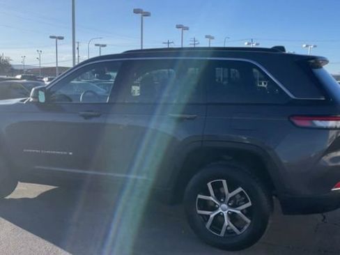 Used 2024 Jeep Grand Cherokee Limited AWD/4WD image 7