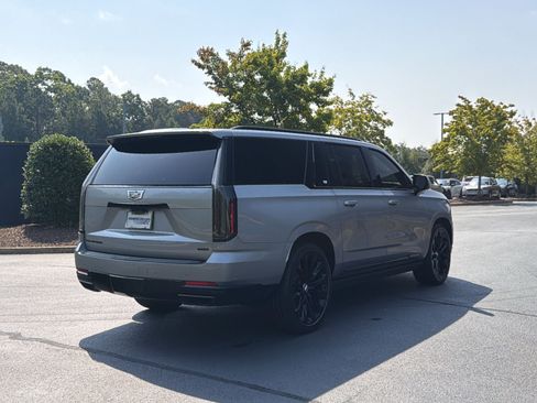Used 2025 Cadillac Escalade ESV Sport Platinum w/ LPO, ONYX Package AWD/4WD image 3