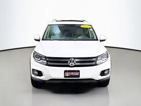 Used 2017 Volkswagen Tiguan SEL AWD/4WD image 2