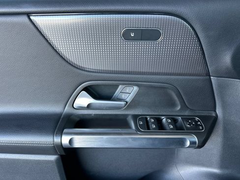 Certified 2022 Mercedes-Benz GLB 250 image 12