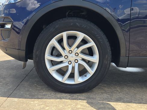 Used 2019 Land Rover Discovery Sport HSE AWD/4WD image 11