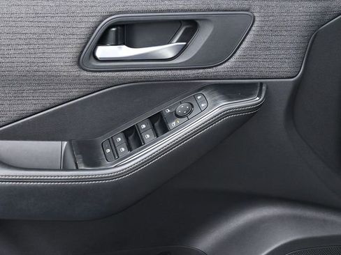 Used 2023 Nissan Rogue SV image 16