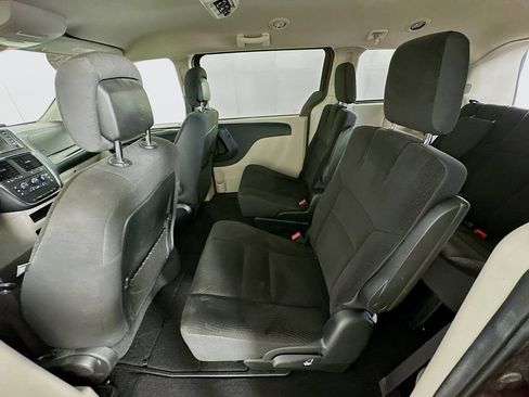 Used 2019 Dodge Grand Caravan SE w/ UConnect Hands-Free Group FWD image 30
