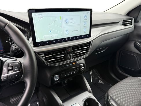 Used 2025 Ford Escape SE image 12