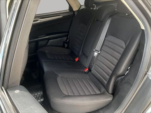 Used 2020 Ford Fusion SE FWD image 21