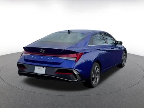 Used 2025 Hyundai Elantra SEL image 7
