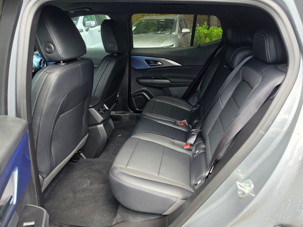 New 2026 Chevrolet Equinox EV LT AWD/4WD image 16