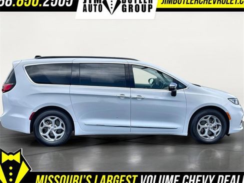 Used 2023 Chrysler Pacifica Limited image 6