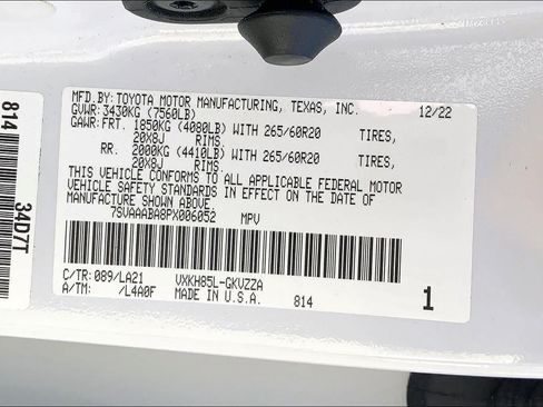 Used 2023 Toyota Sequoia Platinum AWD/4WD image 37