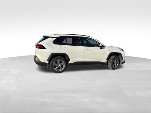 Used 2021 Toyota RAV4 XLE Premium image 8